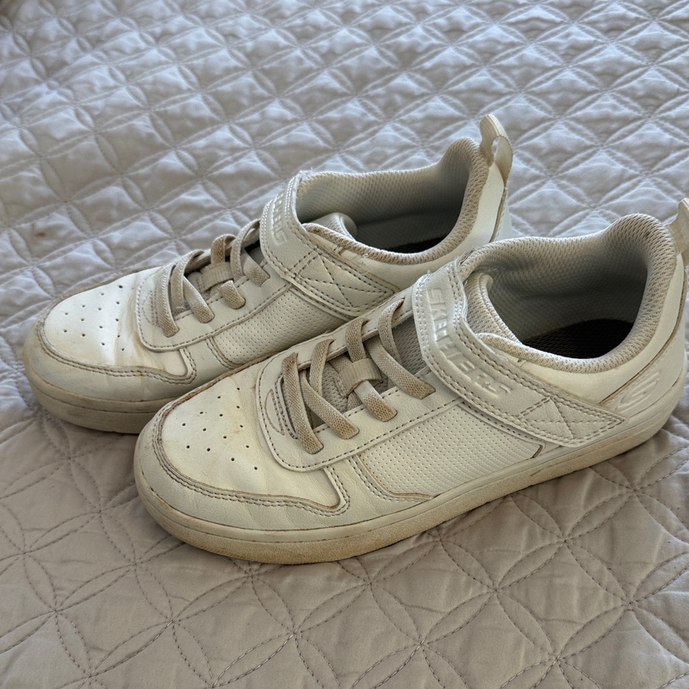 Skechers Cream and White Low-Top Sneakers